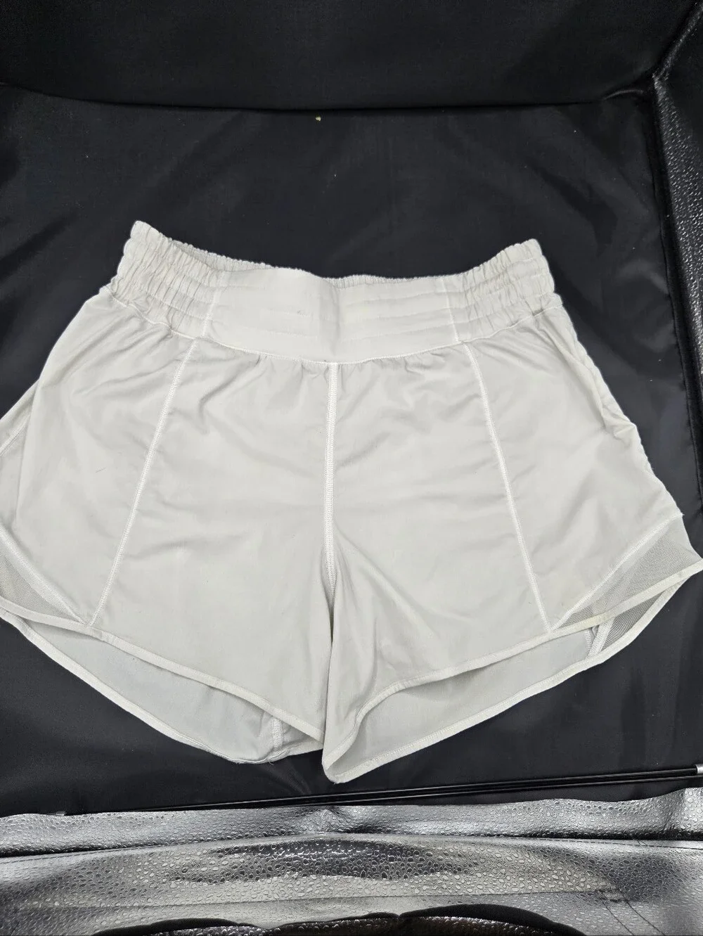 Lululemon Shorts Women's Ocean Hotty Hot II Lined Running Mesh Sides Sz 8